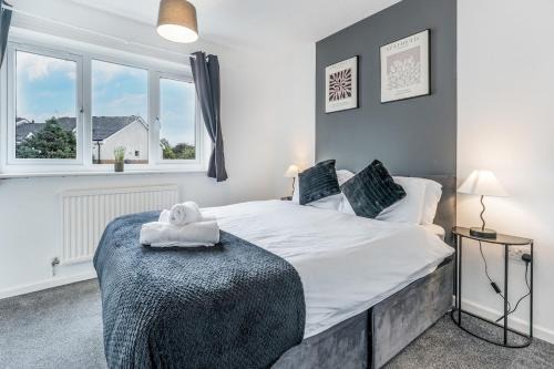 Oldbury Casa | Stylish 2-Bedroom House in Oldbury Sleeps 4