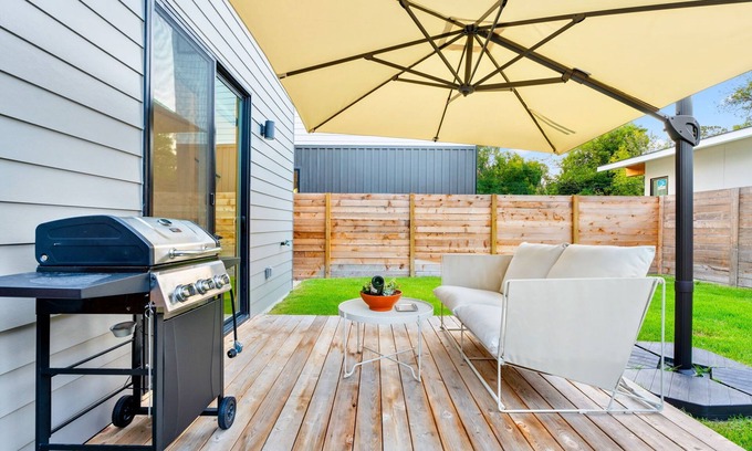South Manchaca Casa | Jester's Court