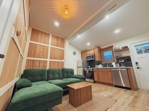 Wildwood Apartamento | Stylish 2 BR 1 BA Apartment - Steps to the Ocean - Hidden Gem