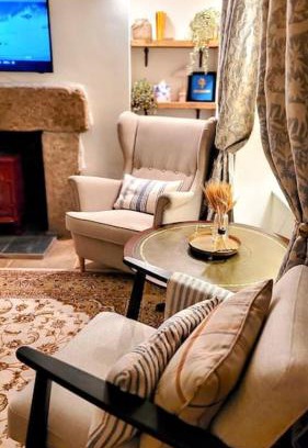 Paul Casa | Stylish 2-BR cottage near Mousehole - garden and and parking