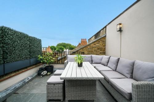 West Brompton Casa | Stylish 2Bed 2 Bath House with Balcony