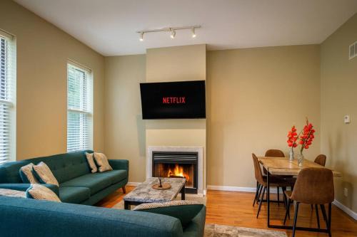 Soulard Apartamento | Stylish 2BR Apartment with Private Balcony near Soulard