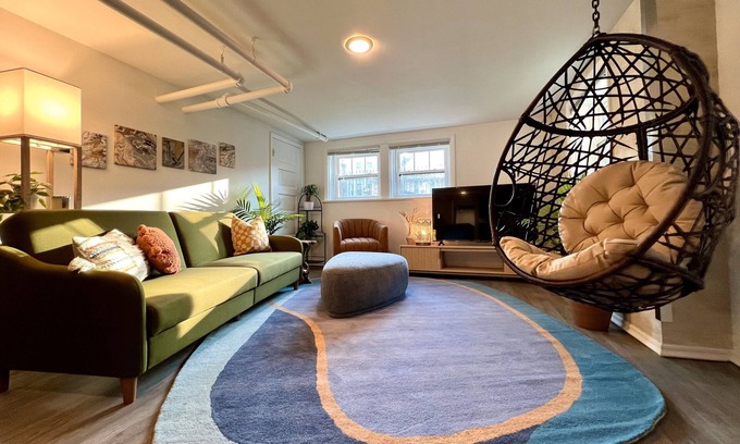 Logan Square Apartamento | Stylish 2BR Apt in Irving Park