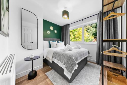 Luton Apartamento | Stylish 2BR Flat near Airport & Stadium, Sleeps 6