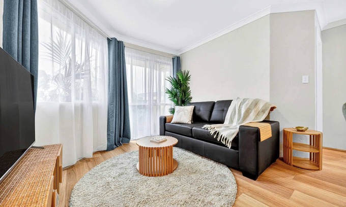 Fremantle Apartamento | Stylish 2BR Fremantle Apartment with Pool Access