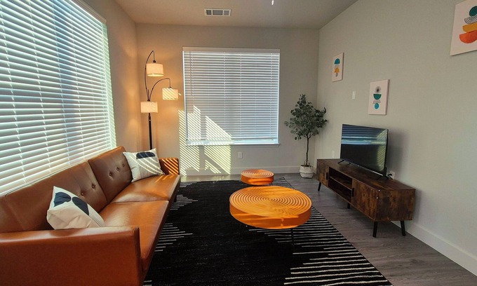 Mission Glen Estates Apartamento | Stylish 2BR Gem in Gated Complex Near Sugar Land