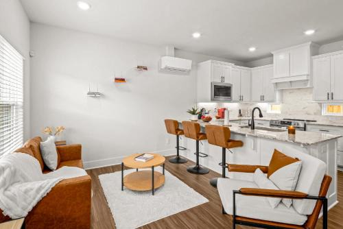 Fayetteville Casa | Stylish 2BR Home Near University of Arkansas