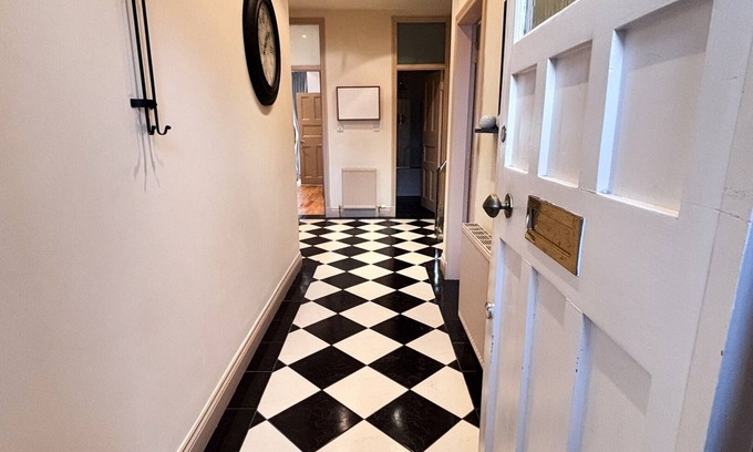 Govan Apartamento | Stylish 2BR in unique Ibrox location nearby subway