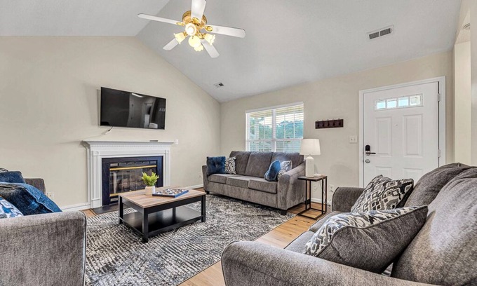 Winston - Salem Casa | Cozy 1 Story Home - Near Hospitals and Mall - No Stairs - Long Term Allowed