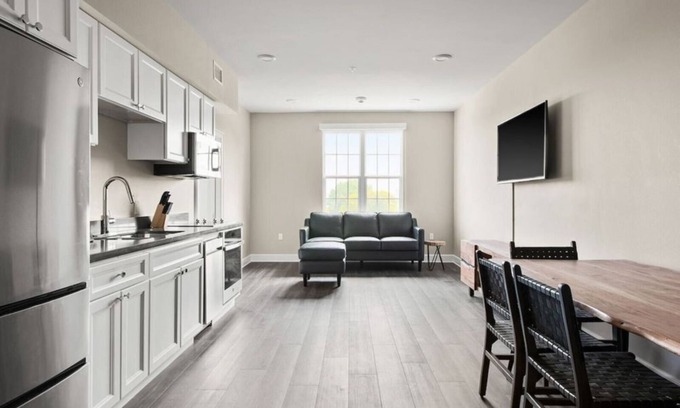 New Orleans Hotel | Stylish 2BR Suite Close to Bourbon Street Energy
