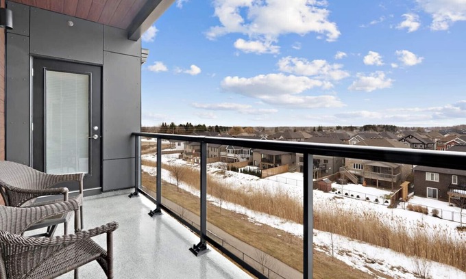 Fonthill Apartamento | Stylish 2BR Suite on High Floor and Situated Close To Falls