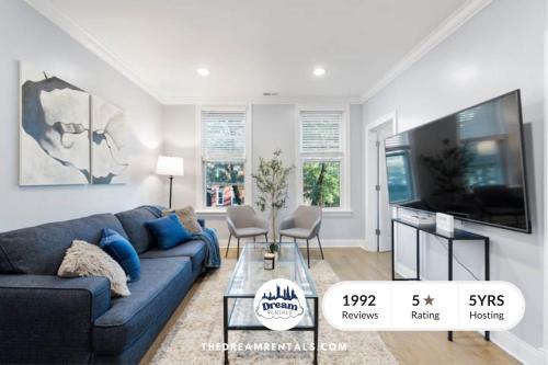 West Town Apartamento | Stylish 2BR Urban Retreat in River West