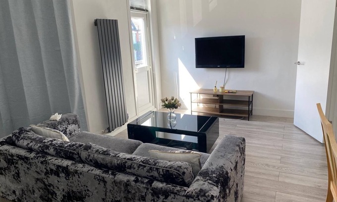Southend-on-Sea Apartamento | Stylish 3 Bed Seaside Apartment Central Southend Location & Steps from the Beach