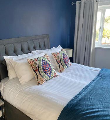 Handsworth Casa | Stylish 3 bed house, private parking on premise, with conservatory, close to KFC, McDonalds, ALDI and ASDA