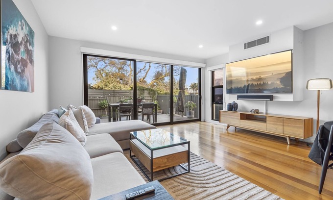 Thornbury Casa | Stylish 3-Bed Thornbury Stay with Outdoor Lounge