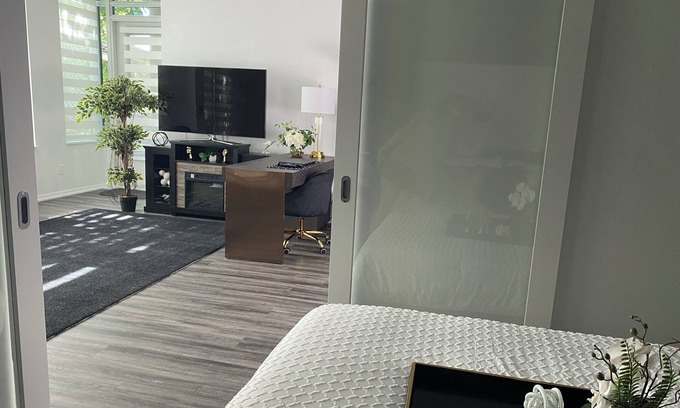 Fort York Condominio | Stylish 3-bed Toronto Waterfront Suite. 15 minutes from Union Station