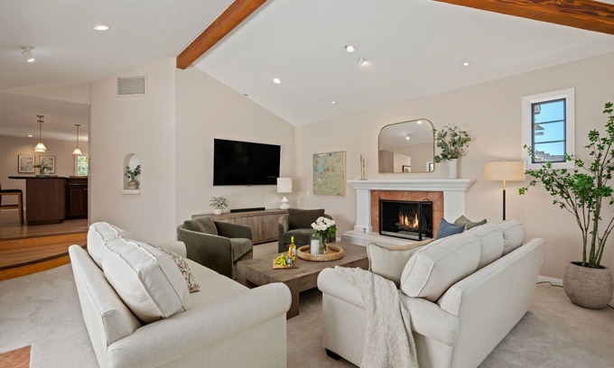 West Mesa Casa | Stylish 3 bedroom Mesa Retreat with Warm Interior Design & Spacious Patio