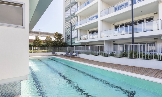 Fremantle Casa | Stylish 3 bedroom Apartment in Fremantle-Outdoor Pool