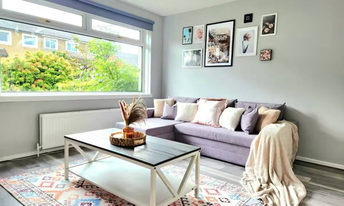 Newton Mearns Casa | Stylish 3 Bedroom House in Glasgow