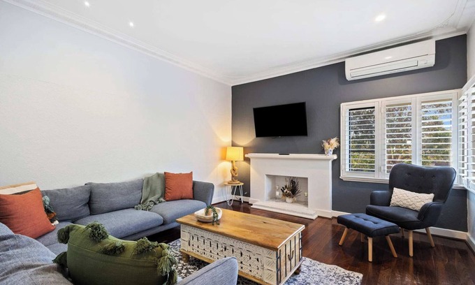 Doubleview Casa | Stylish 3-Bedroom Home – Near Scarborough Beach