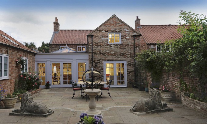 Sutton on the Forest Casa | Stylish 3 bedroom holiday home near York
