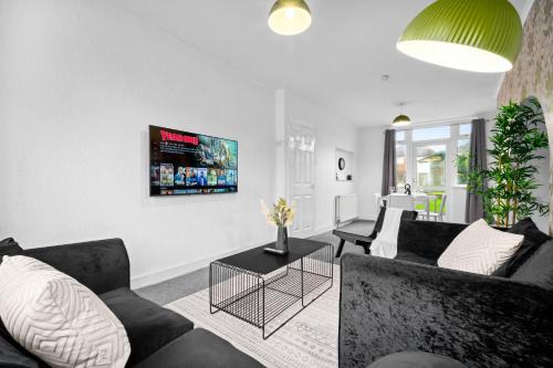 Great Barr Casa | Stylish 3 Bedroom House - Parking - Garden - Great Barr - Netflix - Top Rated -121J