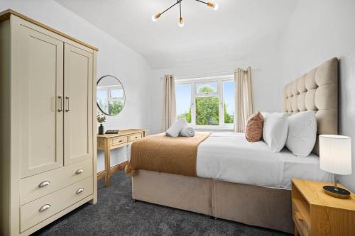 Sutton Coldfield Casa | Stylish 3 Bedroom House with Parking 73B - Top Rated - Netflix - Wifi - Smart TV