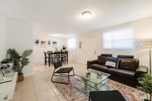 East Little Havana Apartamento | Stylish 3 Bedroom Miami Retreat Close Brickell