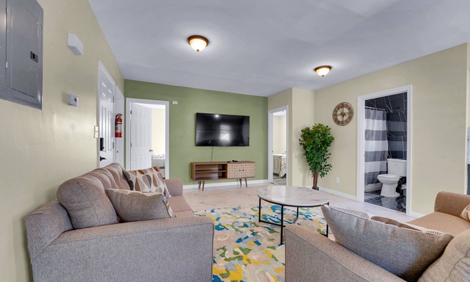 South Side Apartamento | Stylish 3-bedroom 3rd fl Apt in Mount Vernon, NY