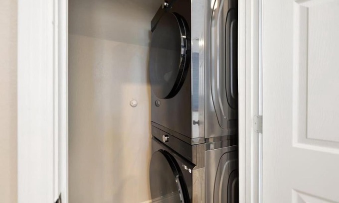 Cloverleaf Casa | Stylish 3 Bedroom With Tons of Games and 85 Inch TV
