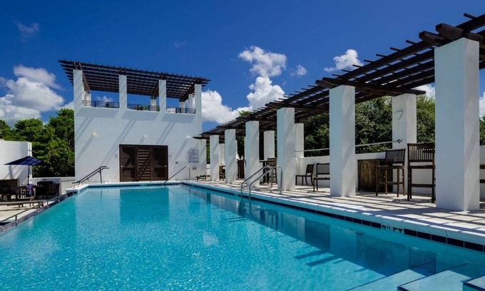 SeaNest Village Casa | Elegante casa de playa 30A! Piscina comunitaria - Balcón privado - Perfecto para familias - ¡Estacionamiento para 3!