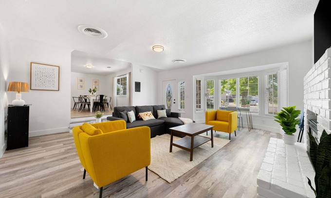 Citrus Heights Casa | Stylish 3BD/2BA Oasis / Office/Yoga RM/Serene Yard
