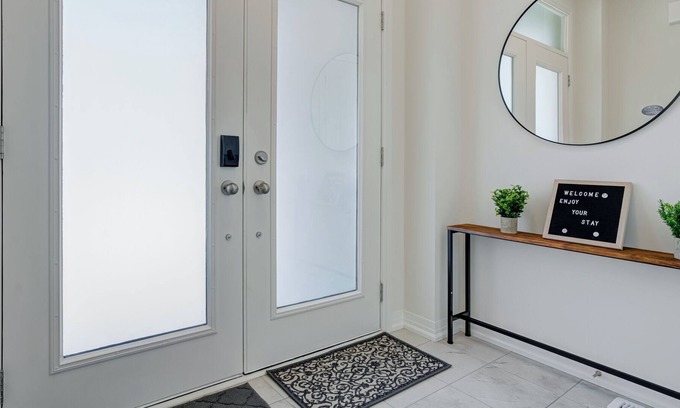 Pickering Casa | Stylish 3BDR in Pickering's Heart | Free Parking