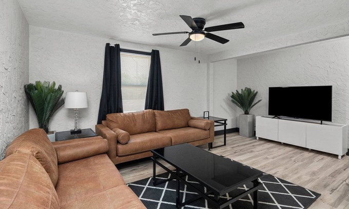Rock Island Apartamento | Stylish 3BR/2BA Getaway for 8