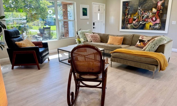 Winter Park Casa | Stylish 3BR/2BA Home in Lake View Retreat, near to Park,Trails,Pickleball,Golf.