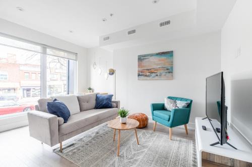 High Park-Swansea Hotel | Stylish 3BR Condo near High Park Trails Nearest Intersection Dundas St W
