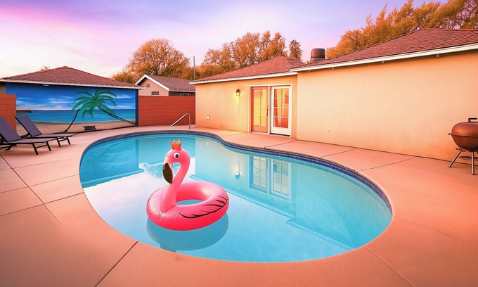 Reseda Casa | Stylish 3BR Getaway + Pool