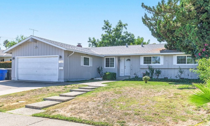 Florin Casa | Stylish 3BR Haven with Pool/PingPong