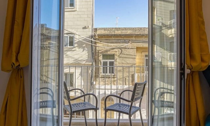 Mosta Apartamento | Stylish 3BR home with large terrace in Mosta