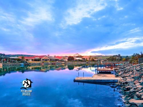 Encounter Bay Casa | Stylish 3BR Lake - front House