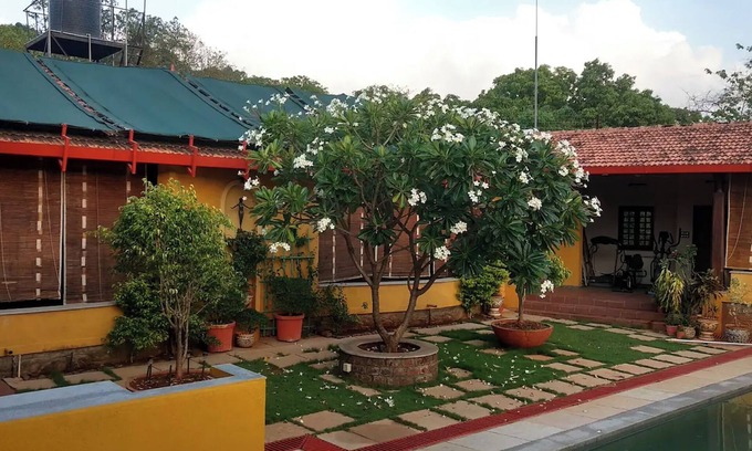 Karjat Cabaña | Stylish 3BR Riverside Family/Pet Friendly Cottage with Pool & Treehouse - Karjat