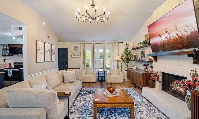 Macon Casa | Stylish 3BR w/EV charger,Firepit, workspace,fast wifi,vinyl, near downtown Macon
