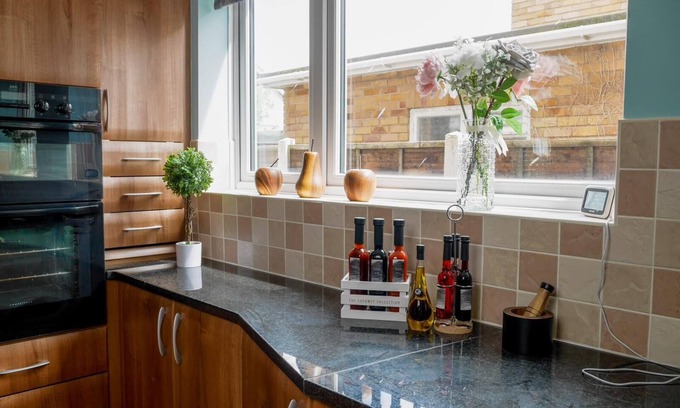 Stockton-on-Tees Casa | Stylish 4 Bed Apartment- Private Garden & Sleeps 8