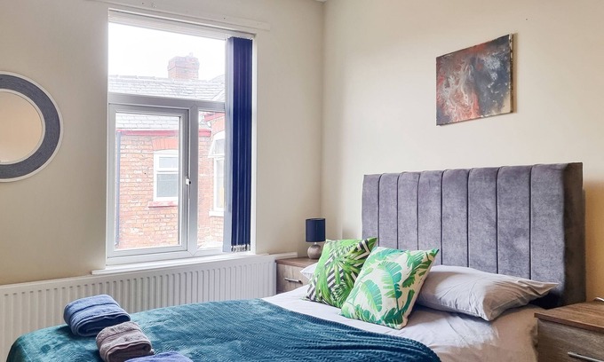 Rusholme Casa | Stylish 4-Bed Home with On-Street Parking