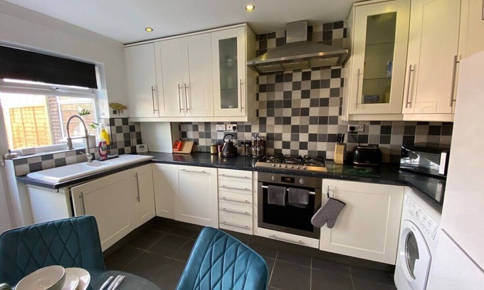 Milton Keynes Casa | Stylish 4 Bedroom House