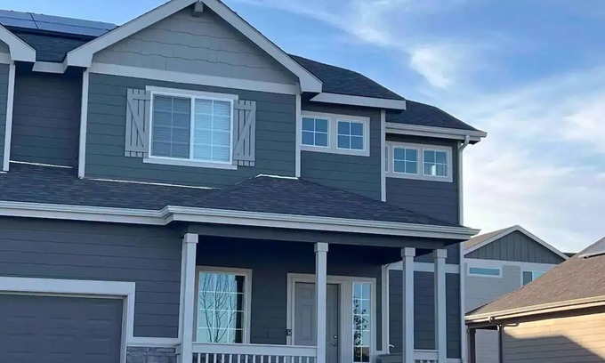 Greeley Casa | Stylish 4 bedroom house near to I25 and Hwy 34 *New Neighborhood*
