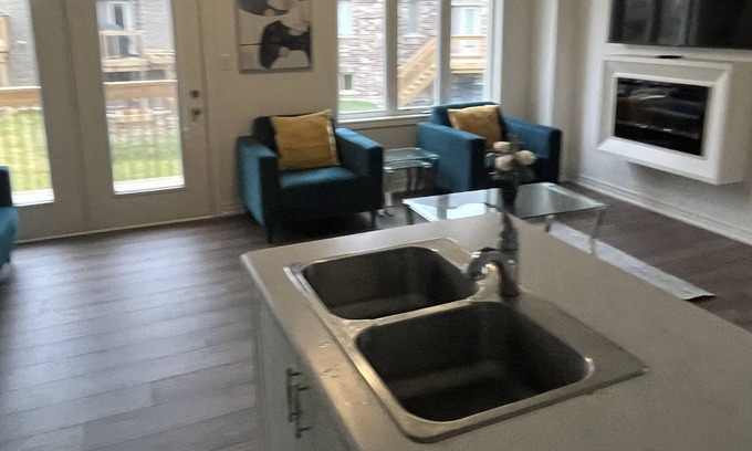 Watertown Casa | Stylish 4BR Home in Waterdown, Burlington, Hamilton