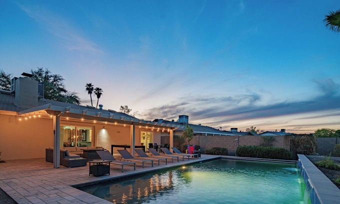 South Scottsdale Casa | Stylish 4BR Stay w/Pool, Games & Cactus Charm, 7 minutes old town Scottsdale