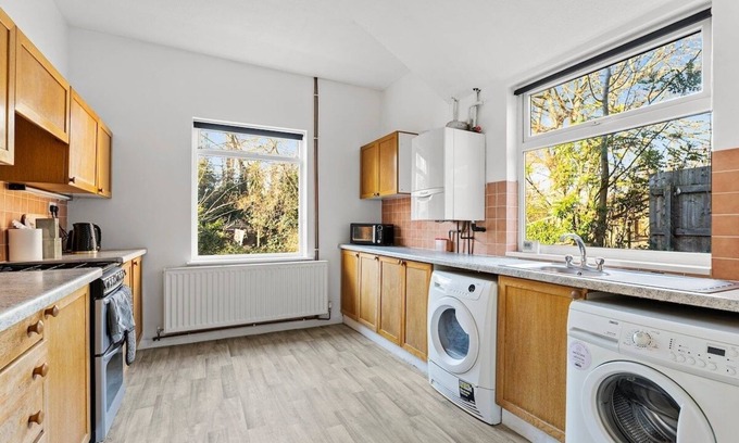 Loughborough Casa | Stylish 5 bed in Central Loughborough - Games Room