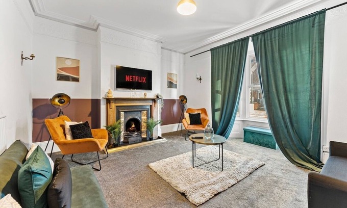 Loughborough Casa | Stylish 5 bed in Central Loughborough - Games Room